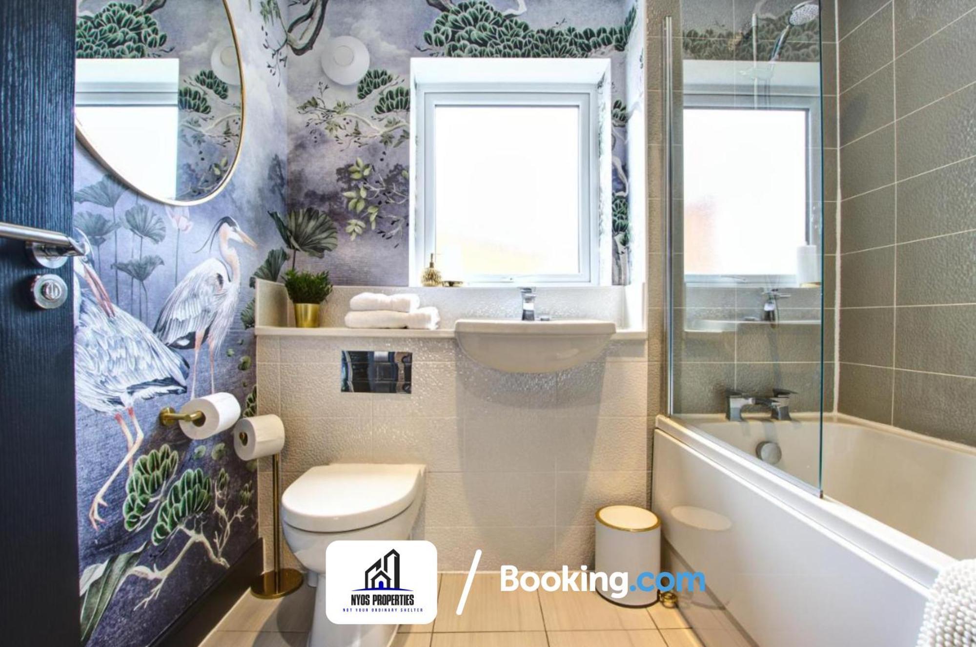 3 Bedroom Home By Nyos Properties Short Lets & Serviced Accommodation Manchester With Garden Экстерьер фото