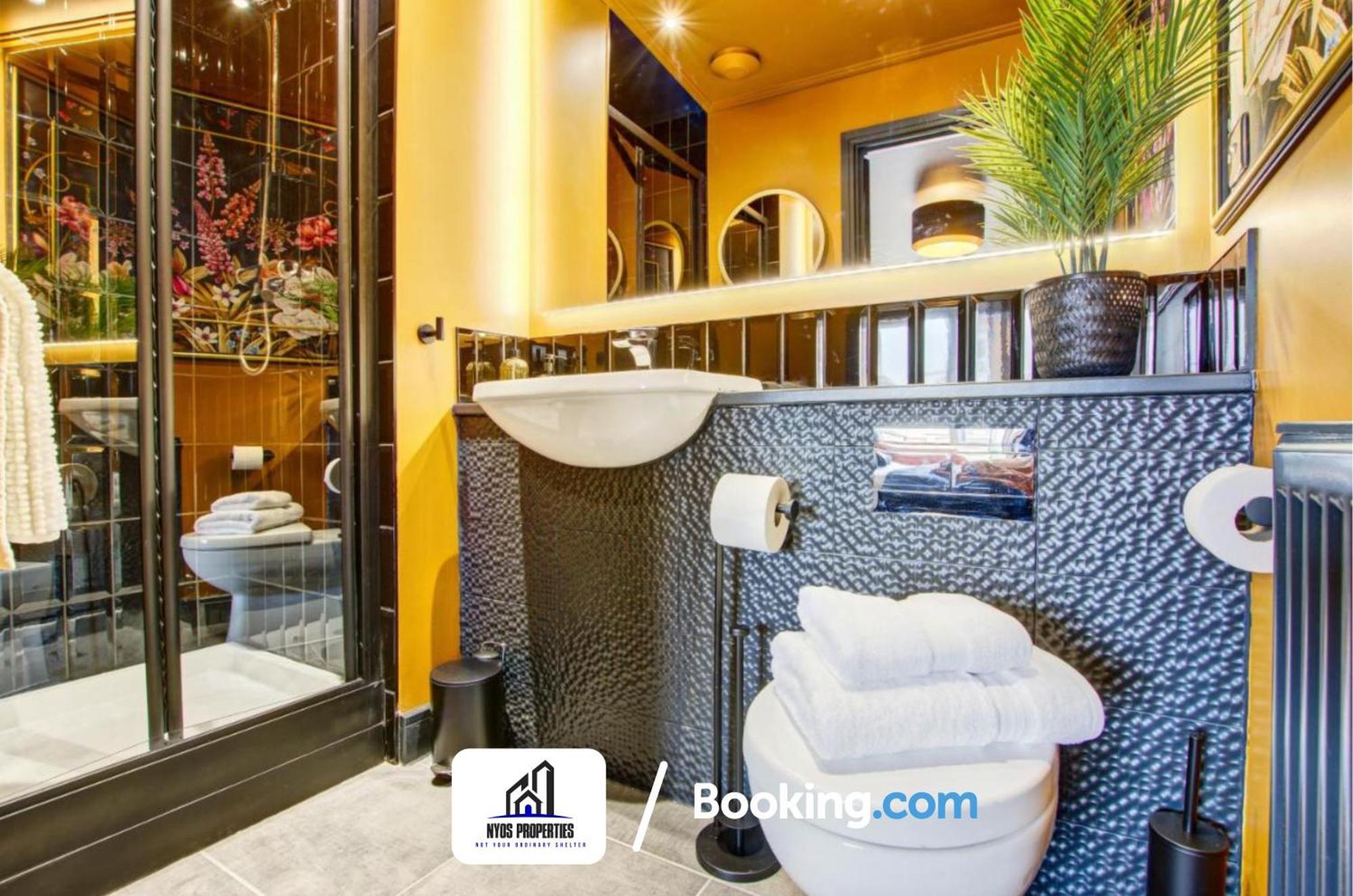 3 Bedroom Home By Nyos Properties Short Lets & Serviced Accommodation Manchester With Garden Экстерьер фото